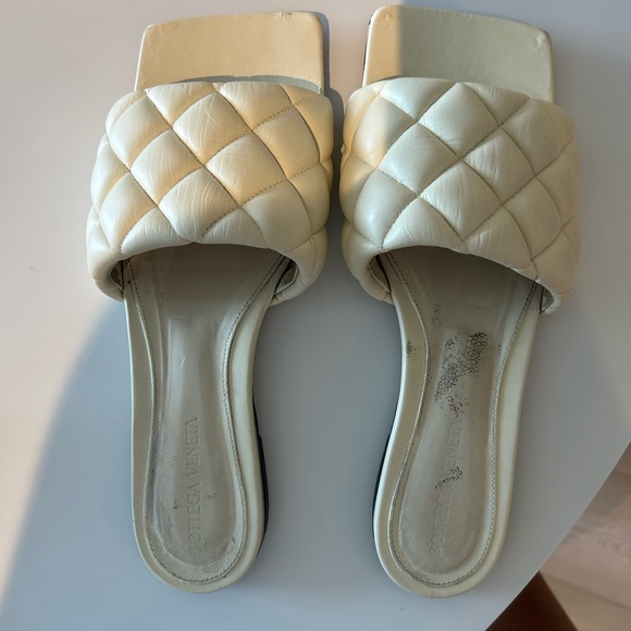 Bottega Veneta Authentic slipper in off white. Retail Price is 1200$ - Picture 8 of 9